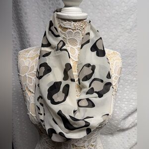 Leopard Print Scarf in Black and White